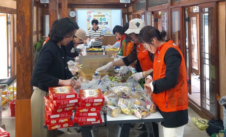 폐품 팔아 어린이들에게 간식꾸러미 600개 기부한 80대