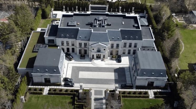 '힙합 전설' 드레이크 저택서 총격사건…경비원도 쓰러졌다