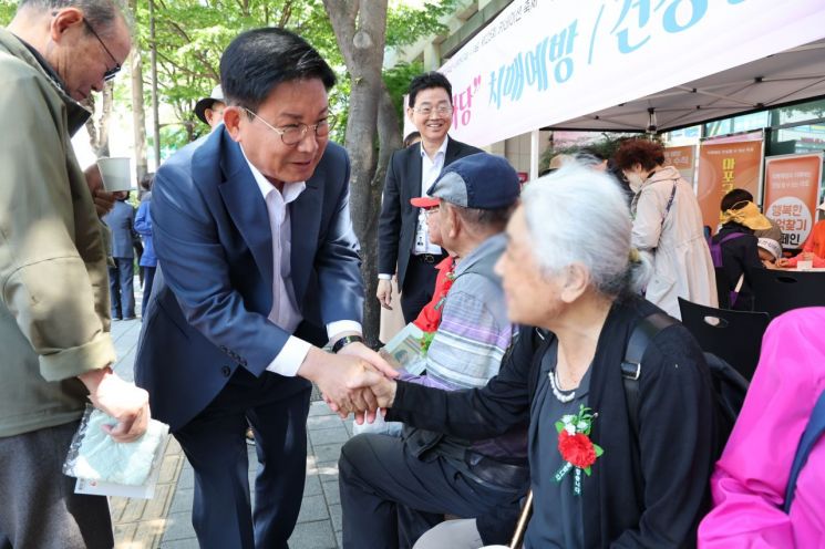 박강수 마포구청장, 어버이날 행사 참석 인사 