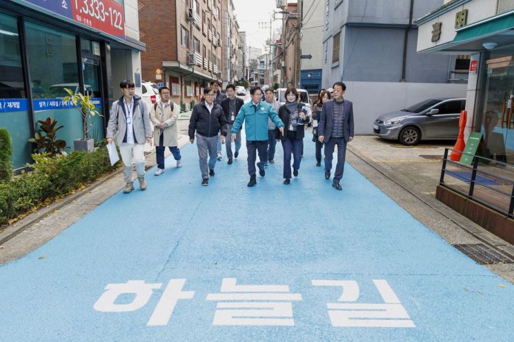 마포구 합정 하늘길 상권 웃음꽃 핀 까닭?...매출증가액 1위