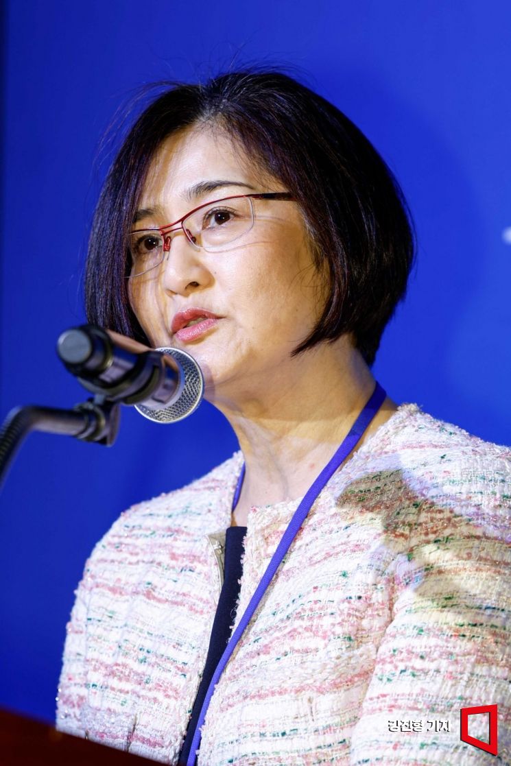 마사이 다카코 SBI경제연구소 대표가 9일 서울 중구 조선호텔에서 열린 '2024 아시아금융포럼'에 참석해 ‘디플레이션의 수수께끼: 경기회복을 위한 전략’이란 주제로 기조연설 하고 있다. 사진=강진형 기자aymsdream@