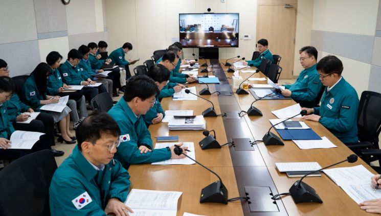 정부 "본격 의료개혁 논의…의대증원, 의료체계 왜곡 바로잡는 첫 걸음"