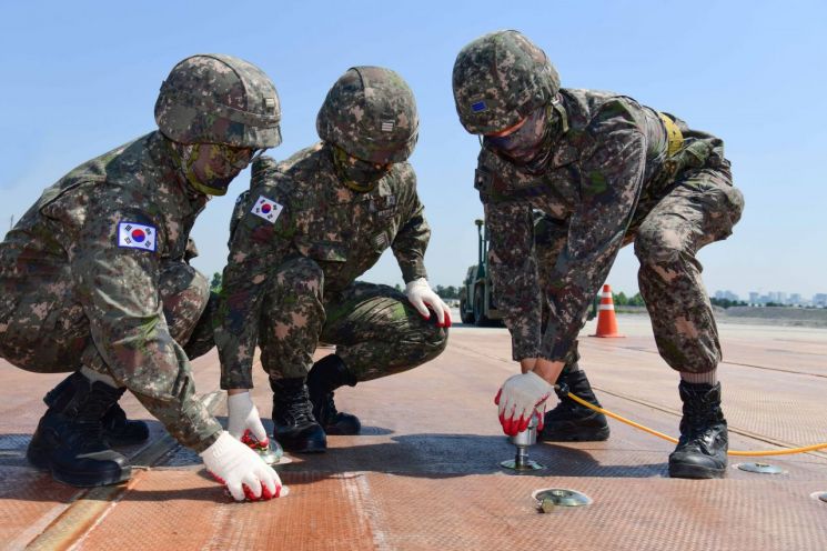 공군 1전비, 해군 3함대와 활주로 피해 복구 훈련 매진