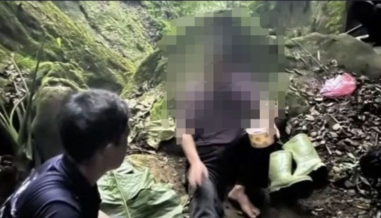 나홀로 등산 중 협곡 추락…전직 배관공의 탈출 비결은?