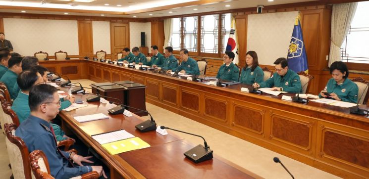 韓총리 "의료개혁 중단없다…의사, 환자 위해 존재"