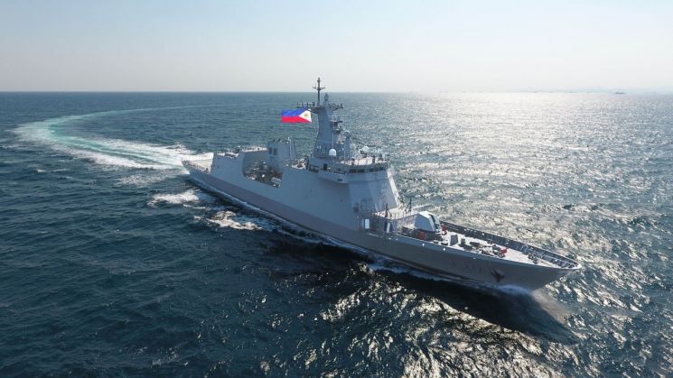 HD현대중공업이 2020년 필리핀 해군에 인도한 호위함인 ’호세리잘함‘의 운항 모습. [사진제공=HD현대중공업]