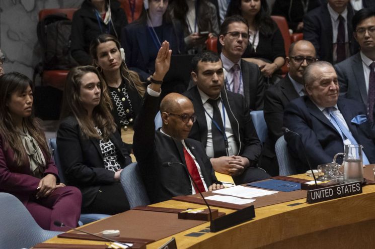 지난달 18일(현지시간) 유엔 안전보장이사회(안보리) 회의에서 로버트 우드 미국 차석대사가 팔레스타인의 유엔 정회원국 가입을 유엔 총회에 추천하는 결의안에 반대표를 던졌다. [이미지출처=연합뉴스]