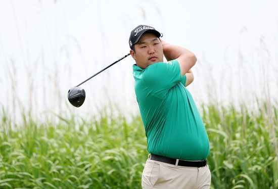 김찬우가 KPGA 클래식 4라운드 3번 홀에서 티샷을 하고 있다.[사진제공=KPGA]