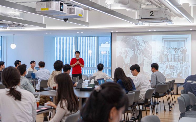 파타고니아, 토스뱅크 본사 방문 '지속 가능한 경제 시스템' 논의