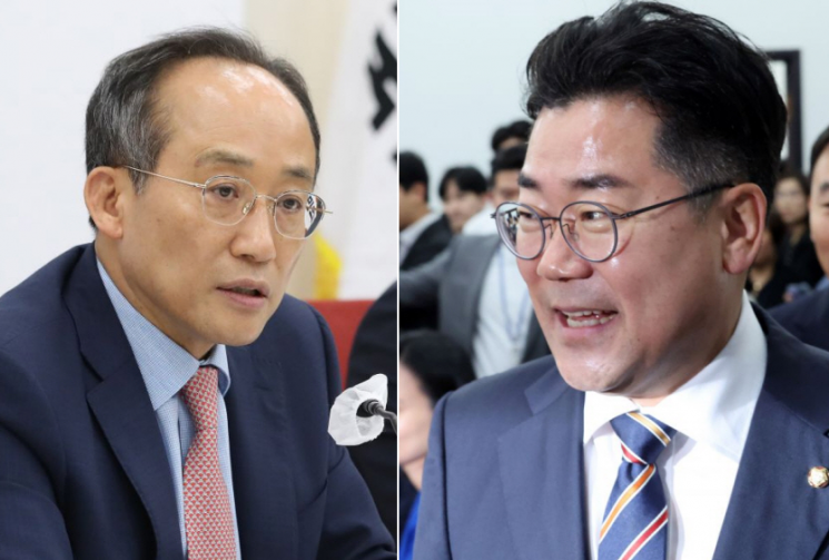 추경호 국민의힘 원내대표(왼쪽)와 박찬대 민주당 원내대표(오른쪽)