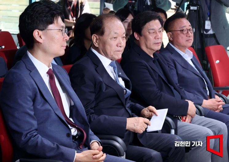 [포토] 총선백서 특위 참석한 황우여 비대위원장