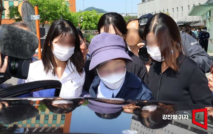 [포토] 윤 대통령 장모 최은순 씨 출소, 형기 2개월 남기고 가석방