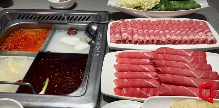 훠궈 먹고 네일도 공짜로 받았다…한국서 '5배 배불린' 친절전략