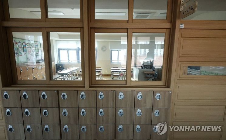 월급은 적고 민원은 폭주하고…MZ 교사들 "교단 떠나련다"