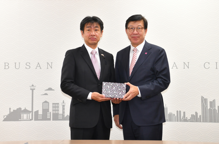 박형준 부산시장, 와카야마현 의회 의장 접견
