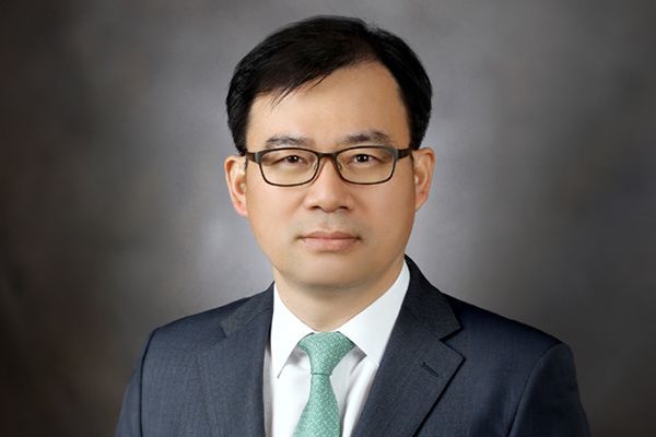 ‘특수의 전설’… 5번 좌천 끝에 검찰 떠나다