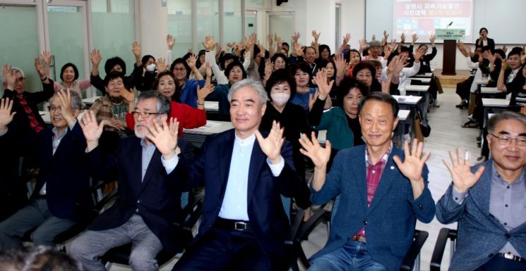 조명래 창원특례시 제2부시장이 시민대학 수료식에 참석.