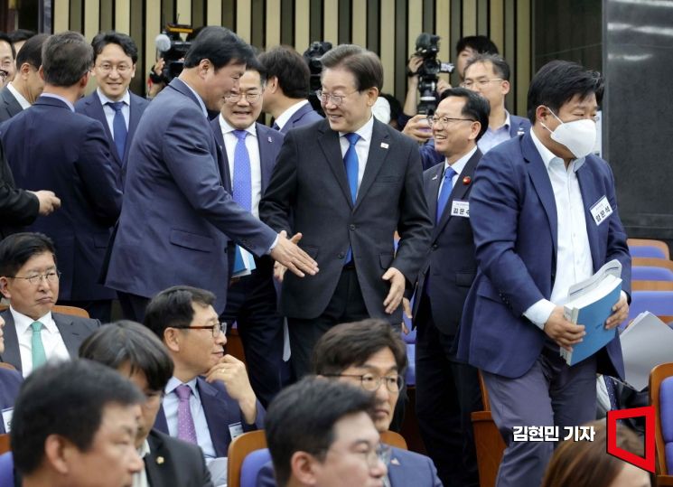 [포토] 초선 당선인 워크숍 참석하는 이재명