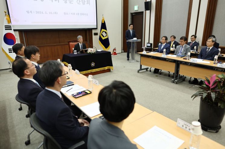 조희대 대법원장이 16일 오후 서울 서초구 서울고등법원에서 열린 격려방문 법관 간담회에서 모두발언을 하고 있다. (사진=연합뉴스)