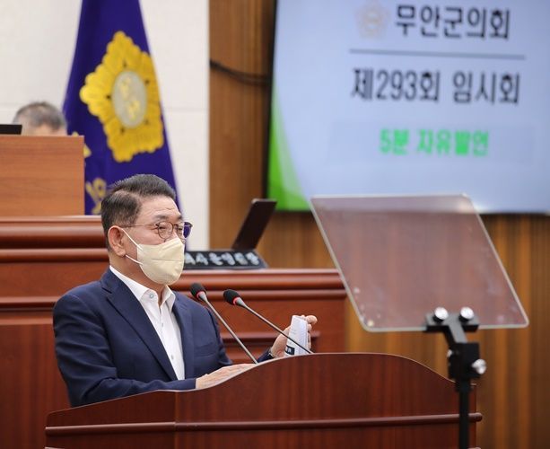김원중 의원이 제293회 임시회 2차 본회의에서 5분 자유발언을 하고 있다.[사진제공=무안군의회]