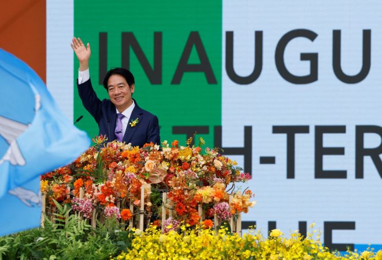 '민주주의' 31번 언급한 대만 총통 "中, 대등하게 교류"
