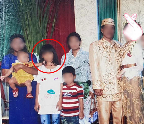 15년 전 남편의 결혼식에 참석한 레나타 파데아(원 안)와 당시 신랑이었던 남편(오른쪽에서 두 번째)의 모습. [이미지출처=틱톡 캡처]