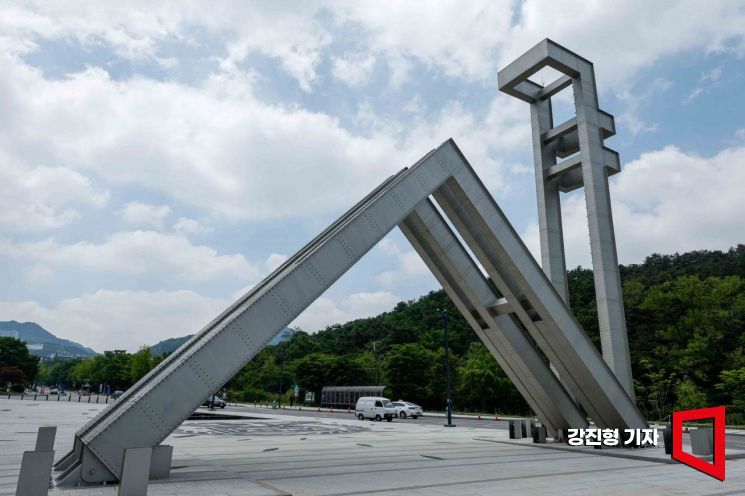 서울 관악구 서울대학교 정문.