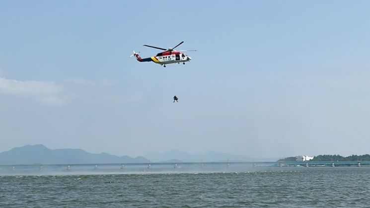 서해해경청, 해군과 합동 항공구조 훈련 실시