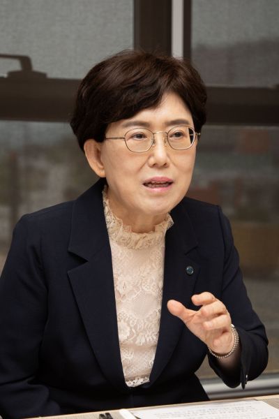 최연혜 한국가스공사 사장이 22일 열린 기자간담회에서 가스요금 인상 필요성에 대해 설명하고 있다.
