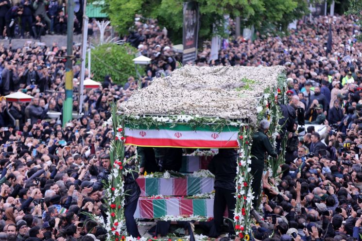 故라이시 이란 대통령 애도 속 대규모 추모식
