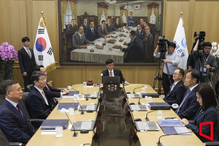 이창용 한국은행 총재가 23일 서울 중구 한국은행에서 열린 금융통화위원회를 주재하고 있다. 사진=사진공동취재단