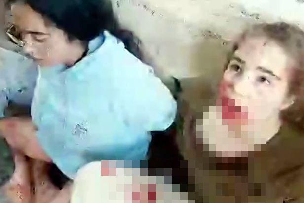 하마스 무장대원에 납치되는 이스라엘 여군 병사 영상 공개. [이미지출처=AP연합뉴스]