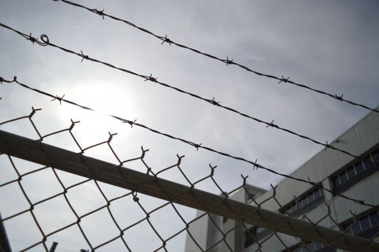 감옥 빌리는 데 10년간 3천억…유럽 부국-빈국 '죄수거래'