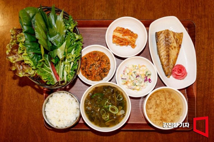 "반찬 더 주세요"는 이제 옛말? 고물가에 흔들리는 '무료 리필' 문화