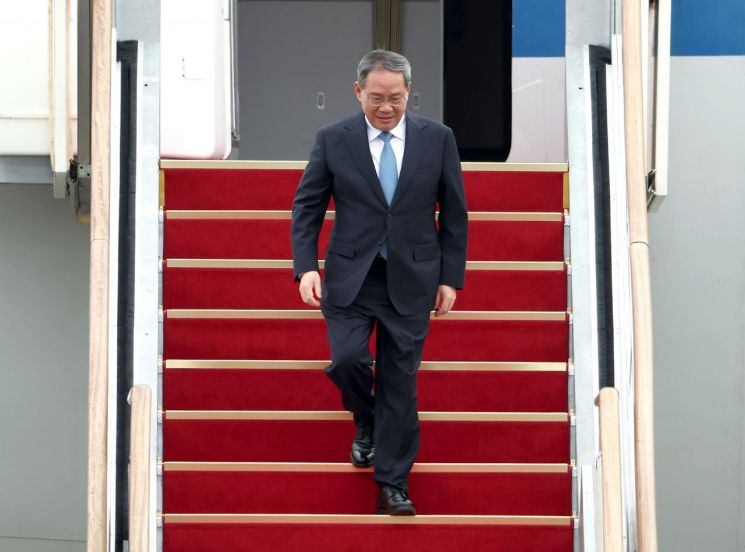 리창 中 총리, 한중일 정상회의 참석 위해 서울 도착…尹·기시다와 회담
