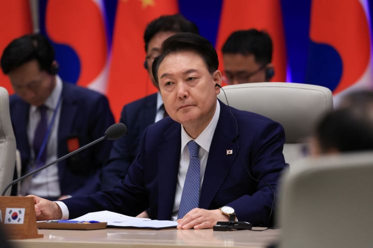 尹대통령 "한·일·중 교역·투자 활성화…FTA 협상 조속히 재개"(종합)