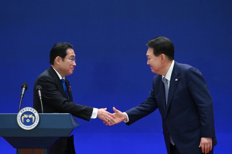 尹대통령 "한·일·중 교역·투자 활성화…FTA 협상 조속히 재개"(종합)