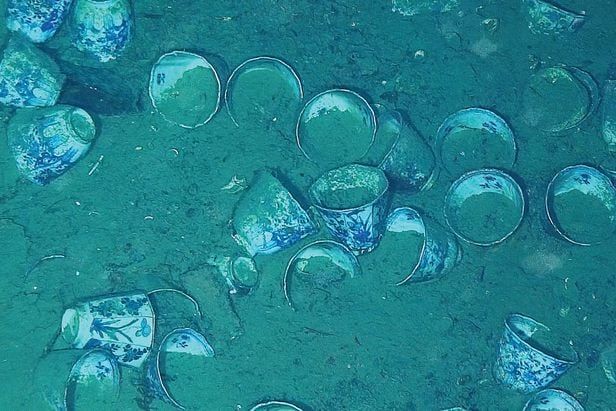 300여년간 카리브해에 잠들어있던 스페인 보물선 '산호세' 호 주변에서 발견된 중국산 도자기들. [이미지출처=로이터연합뉴스]