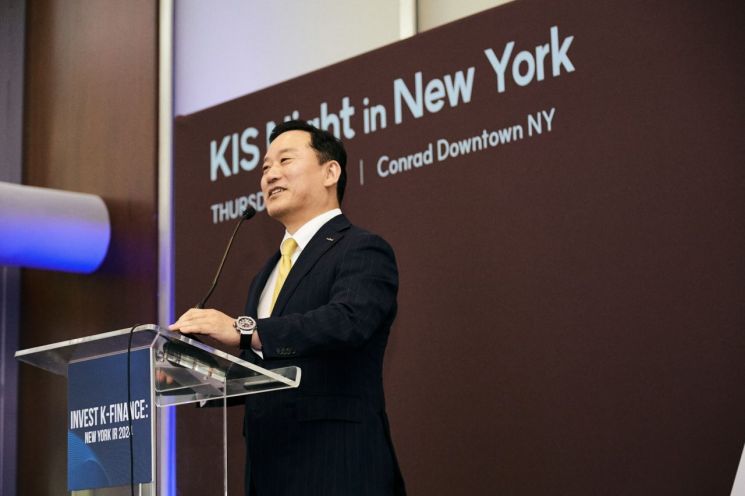 김성환 한국투자증권 사장이 지난 16일(현지시간) 미국 뉴욕에서 열린 'KIS 나잇(KIS Night in New York)'에서 연설하고 있다. (제공=한국투자증권)