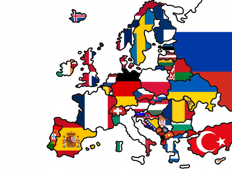 빨강 파랑 하양 등 3색을 기본으로 한 유럽 국기 지도