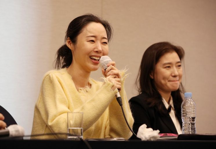 "그때 은은하게 웃는 이유는"…민희진 변호사가 소송 후 밝힌 소회 