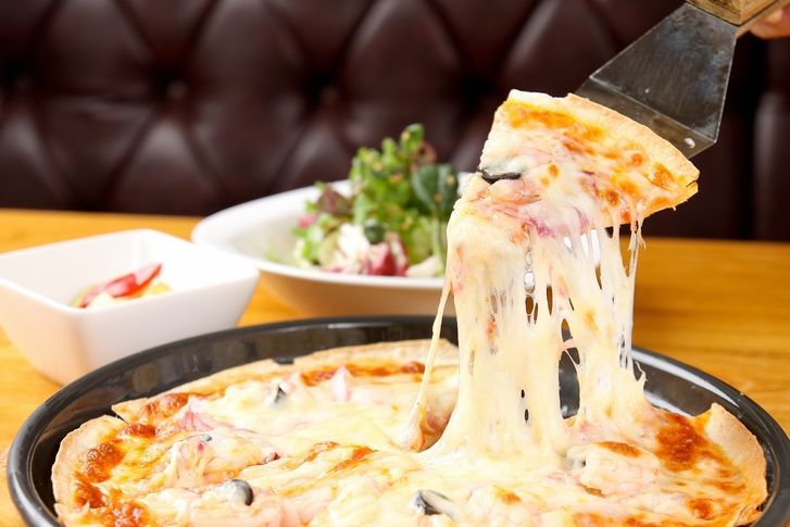 "치즈가 피자에서 안 떨어지게 접착제 쓰세요"…'환각증세' 난제인 AI[뉴스속 용어]