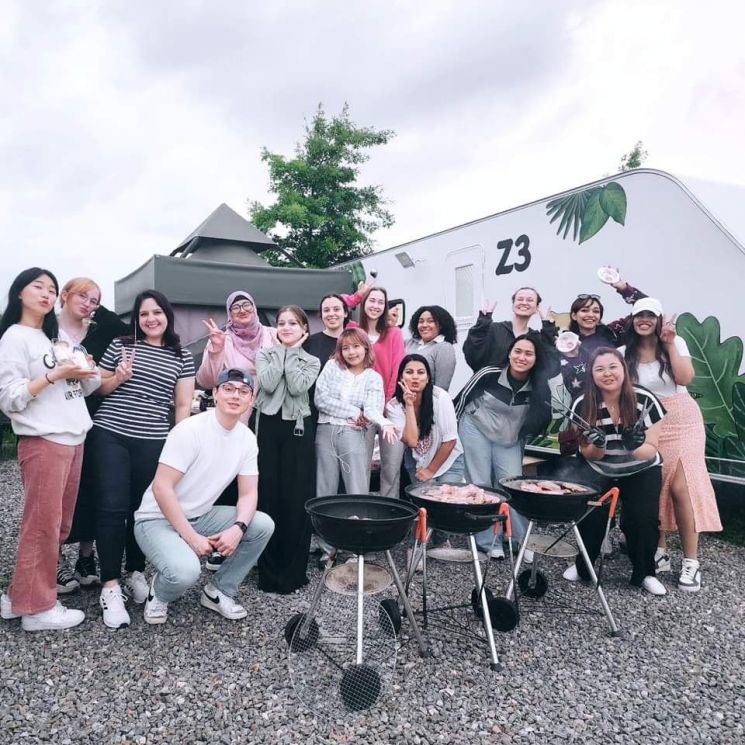 경기관광공사가 지난 5월31일부터 6월1일까지 외국인 인플루언서 20여명을 대상으로 DMZ 평화누리캠핑장 숙박을 포함한 해설투어 프로그램 ‘DMZ OPEN’ 행사를 개최했다.