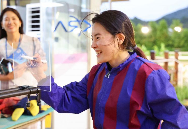 한국마사회, 한국경마 더비걸 김혜선 ‘400승 금자탑’ 세웠다