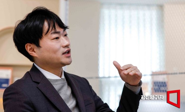 서진원 베스트슬립 대표가 서울 강남구 베스트슬립 강남 쇼룸에서 인터뷰를 하고 있다. 사진=강진형 기자aymsdream@