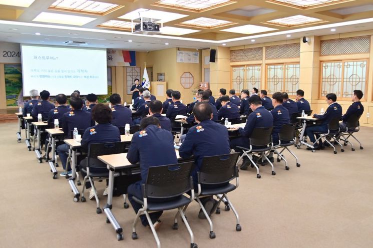 2024년 고위직 폭력예방 통합교육을 실시한 청송군.