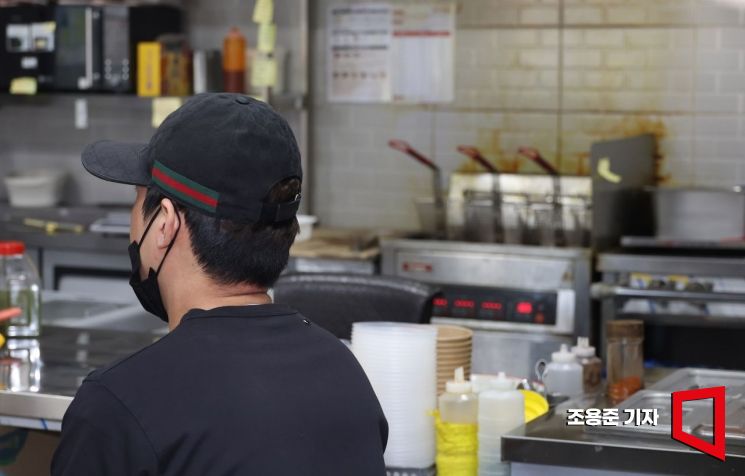배달 수수료 부담에 자체앱 강화 나섰지만 쉽지 않네…외식업계 고민