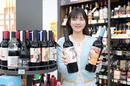세븐일레븐이 호주 대표 와이너리 몰리두커와 협업해 출시한 신규 와인[사진제공=세븐일레븐]