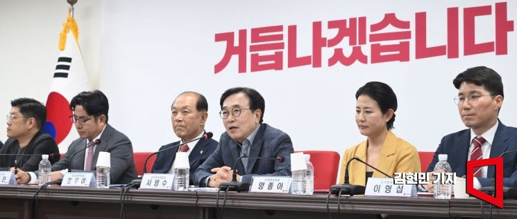 與, 다음달 23일 전당대회…"과반득표 없으면 28일 결선"