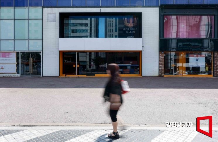 "또 망할 순 없어, 식당 직원 잘랐어요"…외식 줄자 '버티기' 나선 사장님들